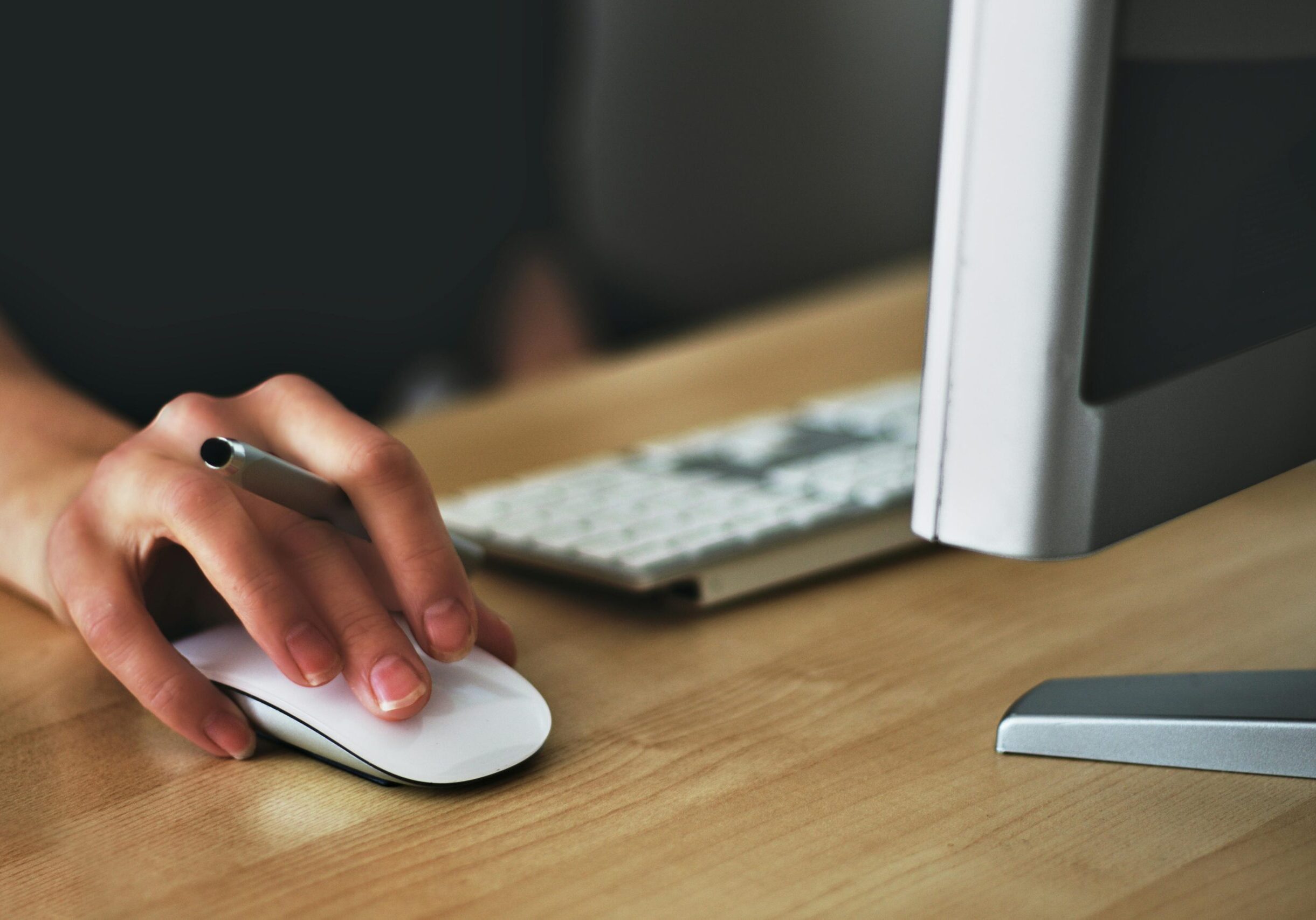 hand on mouse Hand on mouse